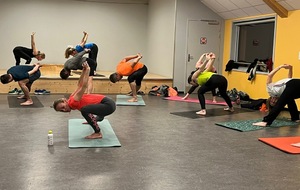 yoga dynamique avec Line, Caroline et Hélène -  28 adhérents pour la saison 2022 - 2023